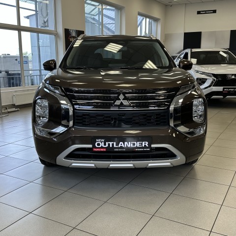 NEW Outlander 2.5 Ultimate CVT 4WD