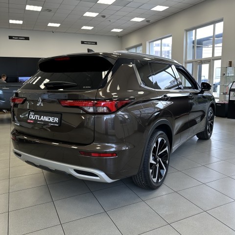 NEW Outlander 2.5 Ultimate CVT 4WD