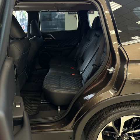 NEW Outlander 2.5 Ultimate CVT 4WD