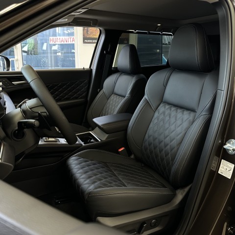 NEW Outlander 2.5 Ultimate CVT 4WD