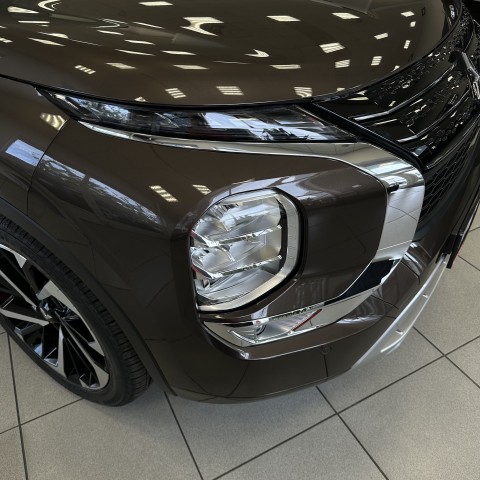 NEW Outlander 2.5 Ultimate CVT 4WD